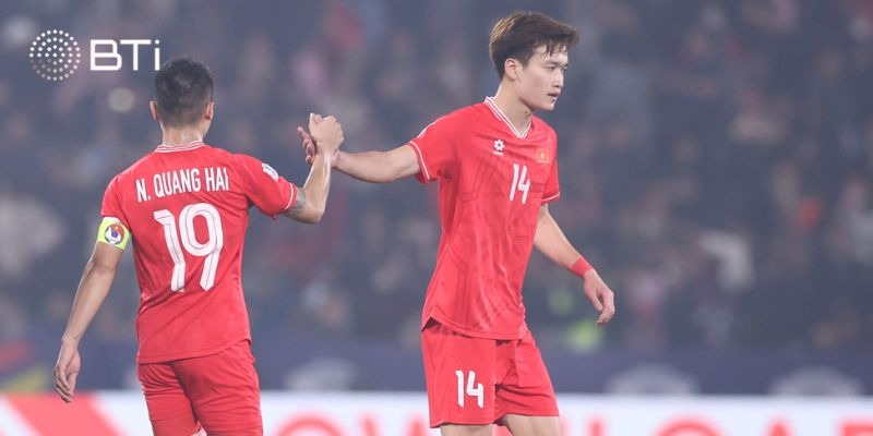 Có bình luận viên tiếng Việt siêu dễ hiểu ở mỗi trận