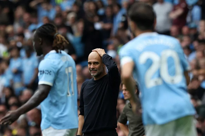 Đang có một Man City 'nửa ông nửa thằng'